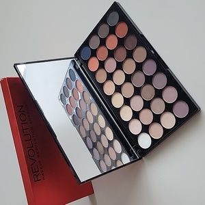 Revolution Flawless Matte 2 eyeshadow palette!